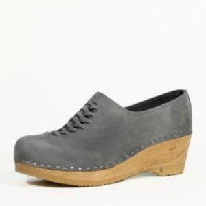 No. 6 Issa clog in storm